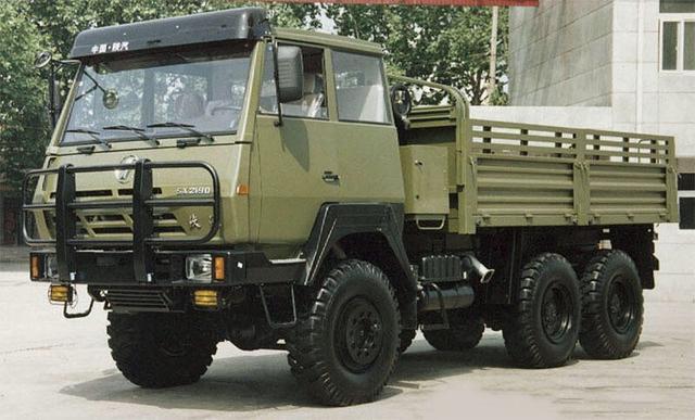陕汽SX2550中国军用卡车无冕之王，军用卡车科技：油气悬架