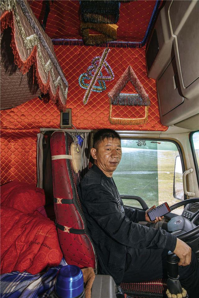 “青藏线只要敢来,就能赚钱”,道路的艰险,让卡车司机望而却步的同时,也使运价水涨船高